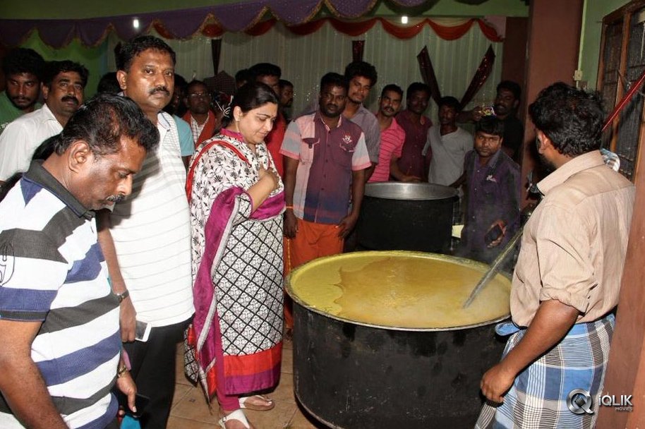 Celebs-at-Chennai-Flood-Relief-Activities